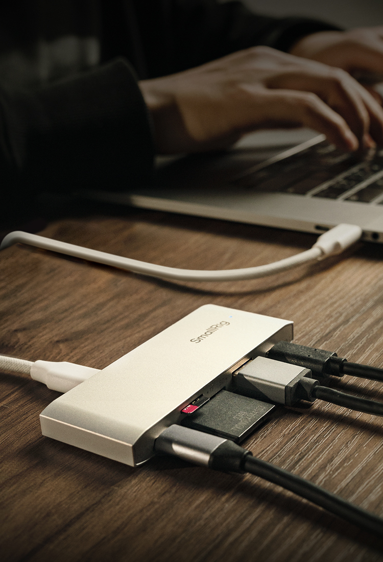 Hot-Swapping and Simultaneous Card Reading for Enhanced Convenience